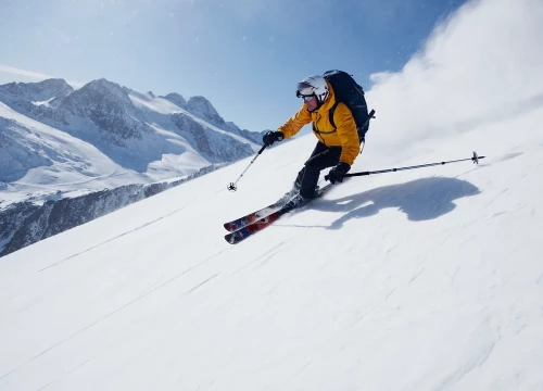 Un homme pratiquant le ski
